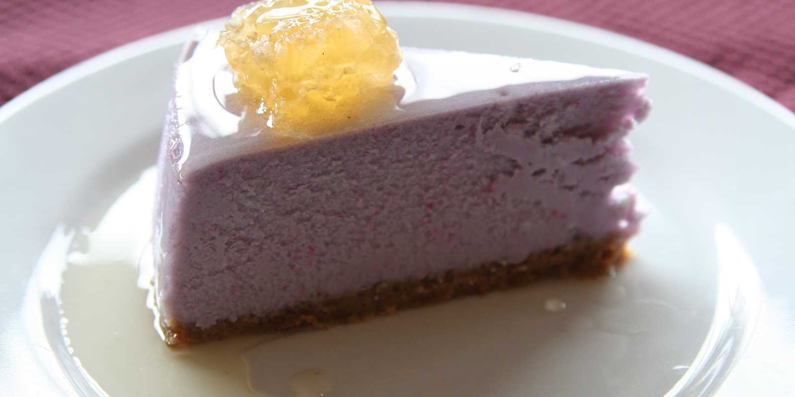 Lavender cheesecake with fresh honeycomb